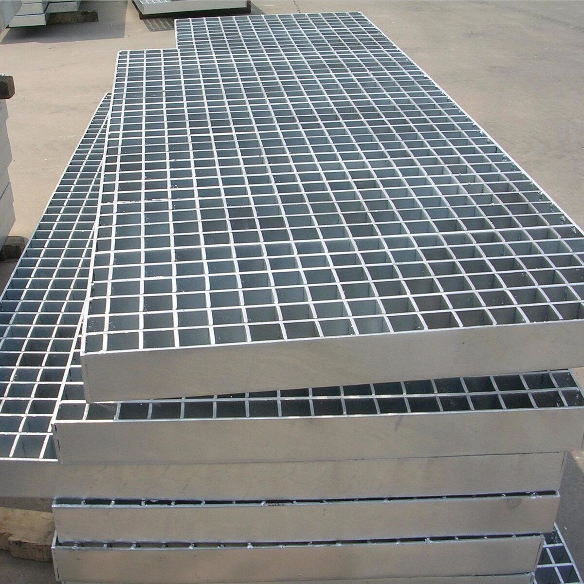 平台防板钢梯踏步滑板排水沟盖板化工厂用不锈钢格栅热镀锌钢格板