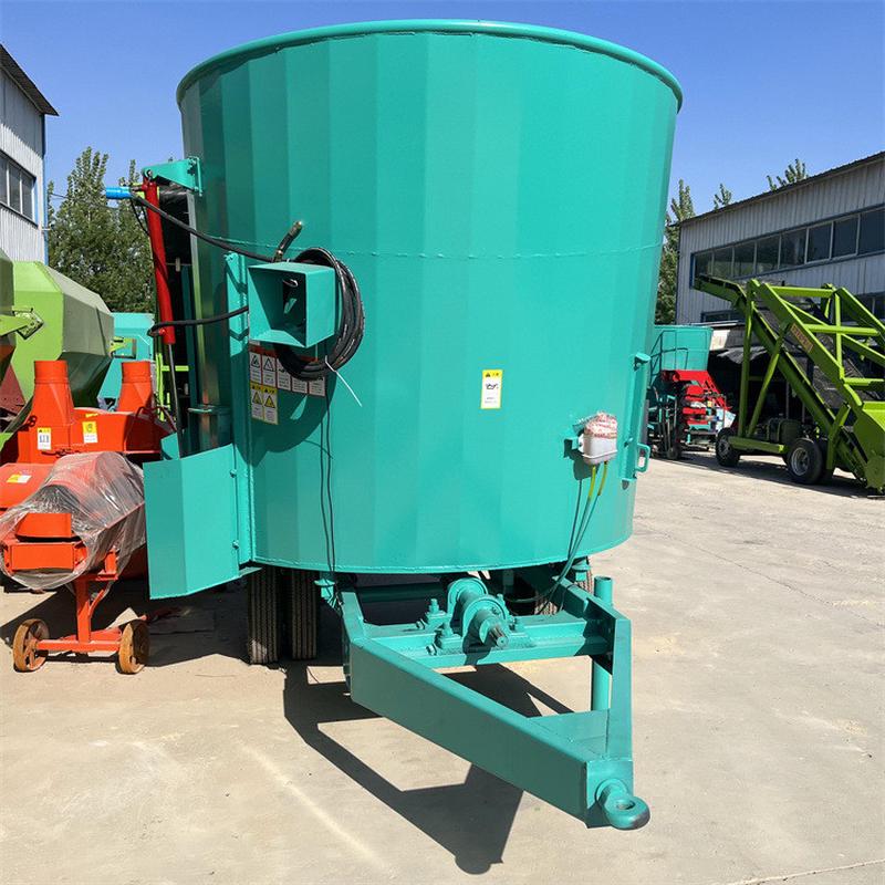 牛场牵引式立式tmr饲喂机5方饲料搅拌机全日挂式拖粮搅拌车