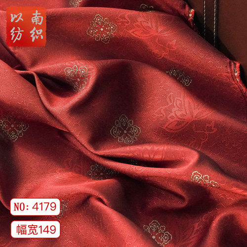 中国风暗纹金丝四叶花唐装提花布料中式马甲喜庆新年服色织面料