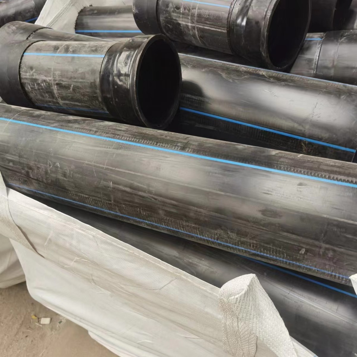 圆形桥梁加厚pe泄水公路 高铁管pe排水管110型125型150型160型