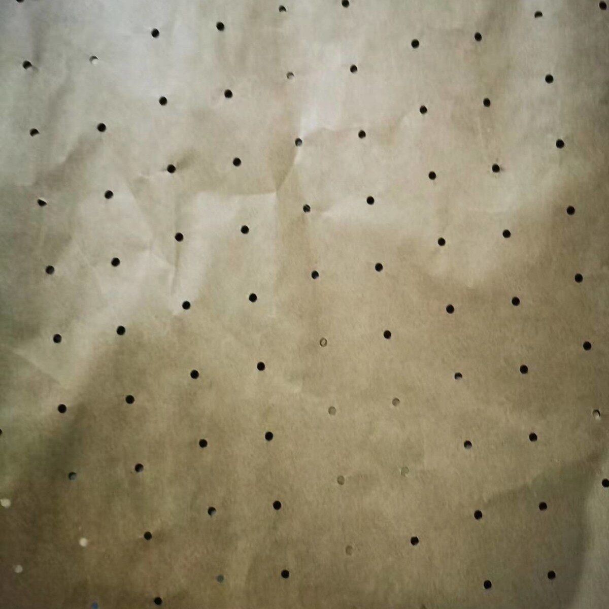 床批发透气服装用打孔牛皮纸电脑裁纸厂打孔纸复卷打孔牛皮纸