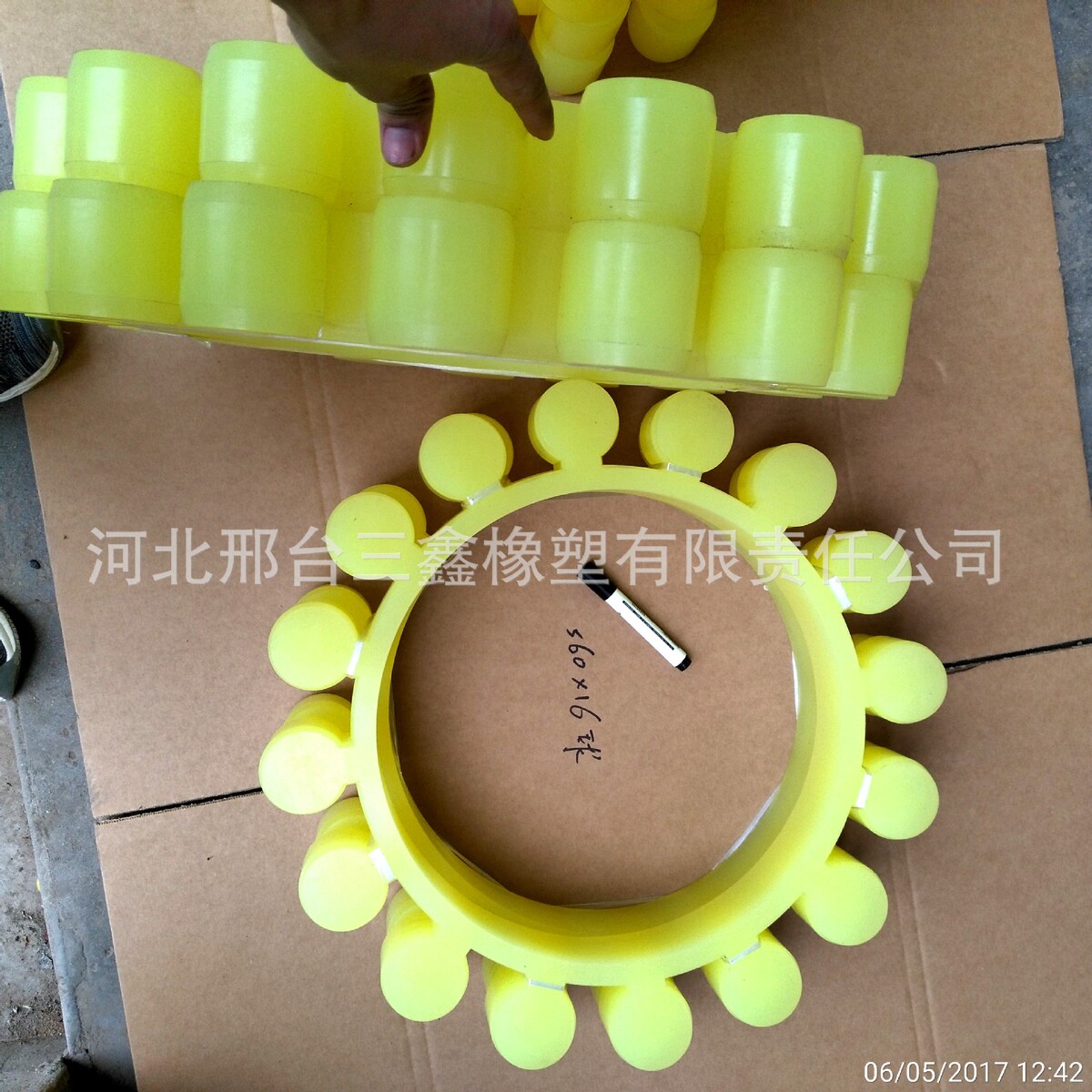 聚氨酯橡胶梅花垫16瓣18瓣联轴器缓冲垫560555yox弹性块盘