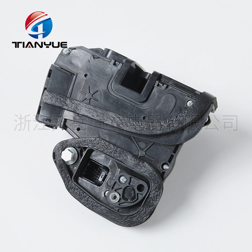 热销汽车通用车门锁左前汽车中控锁13597036汽车适用配件侧门锁执