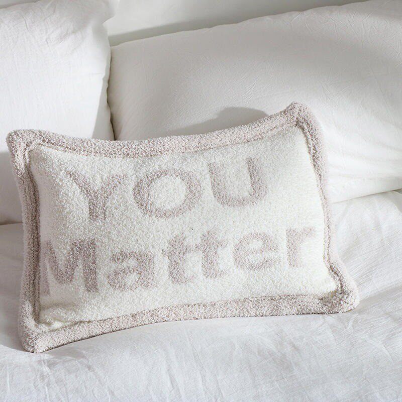 YOUMatter时尚英文字母抱枕简约毛绒靠枕沙发装饰腰靠汽车腰枕