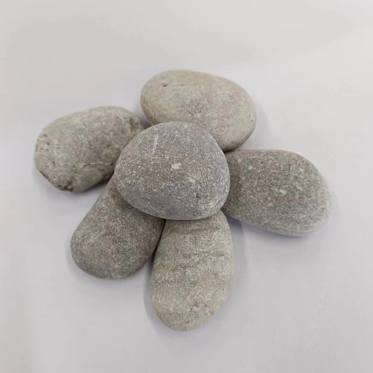 3-5cm鹅卵庭院水池垫底灰色鹅蛋石景观石灰铺路鹅卵石河卵石