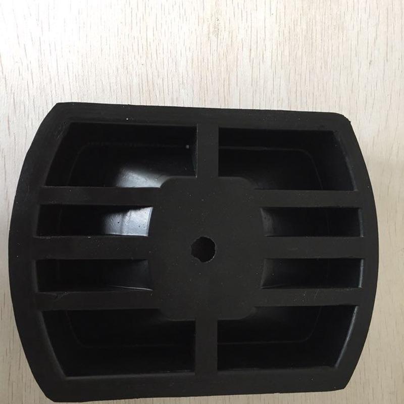 厂家供应橡胶操作大号垫，轮胎小号两个尺寸可定牌