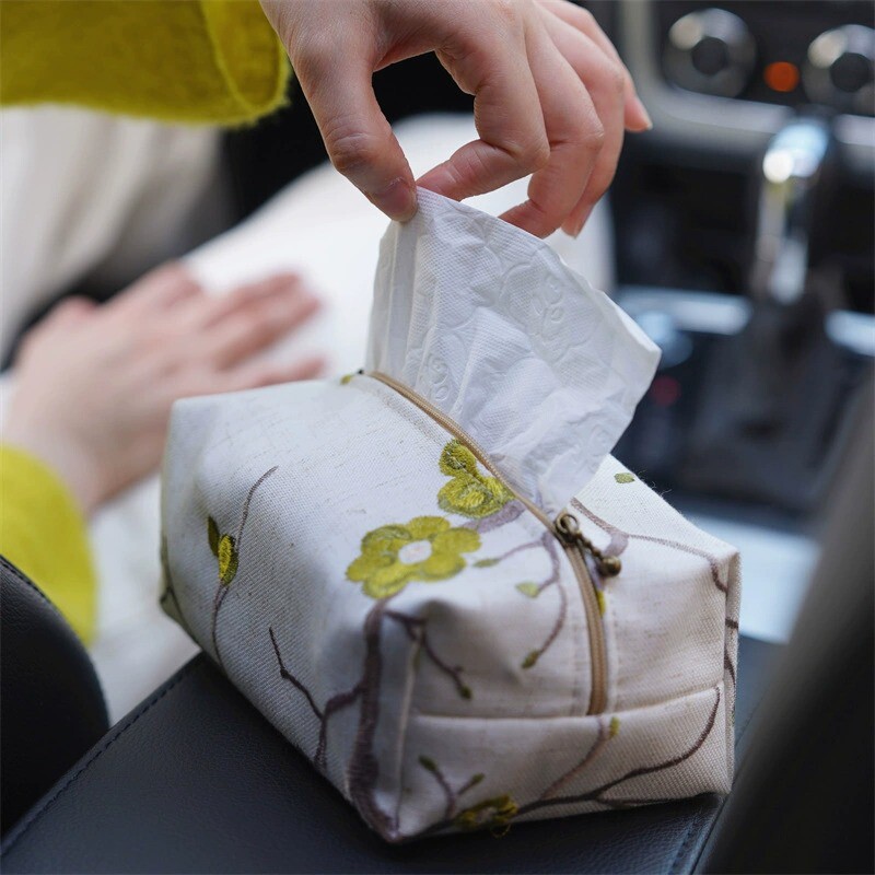 创意梅花刺绣纸巾盒车载抽纸盒汽车纸巾袋车用挂式纸巾套扶手抽纸