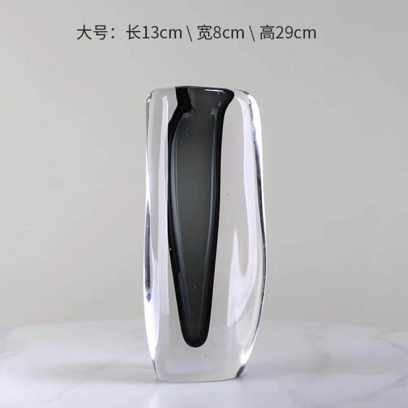 极简意简约现代轻奢烟灰色玻璃透明式客厅餐桌电视柜旁花瓶插花