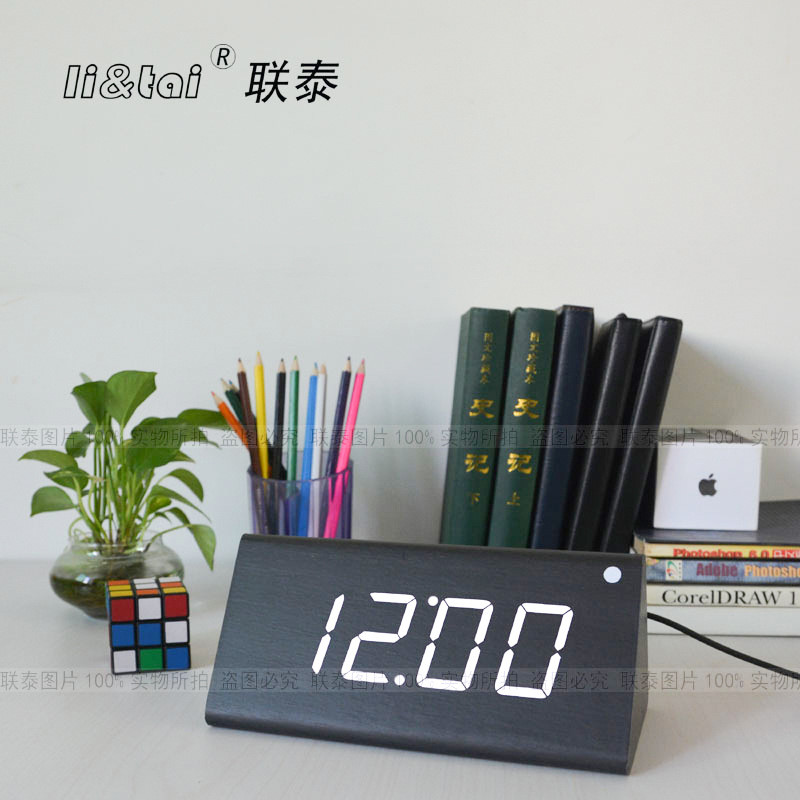 LED木头钟闹钟创意静音夜光数字钟床头电子钟万年历客厅时钟