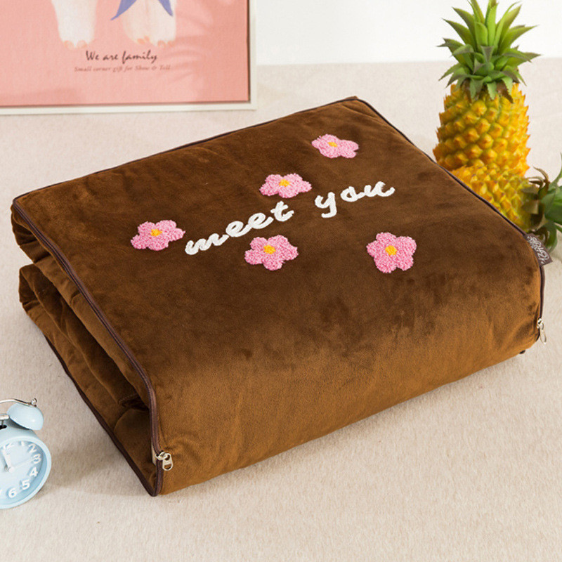 4txn批发抱枕被子两用车用毛毯小枕头车上车内车载汽车二合一靠枕