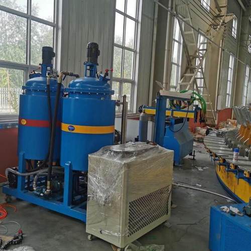 热销工位拳击套内胆低压发泡机90聚氨酯全自动二维机械手流水线设