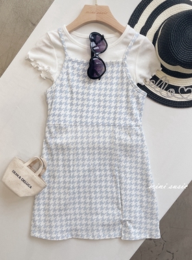 4-18可亲子女童薄款白色打底短袖+浅蓝千鸟格吊带裙两件套