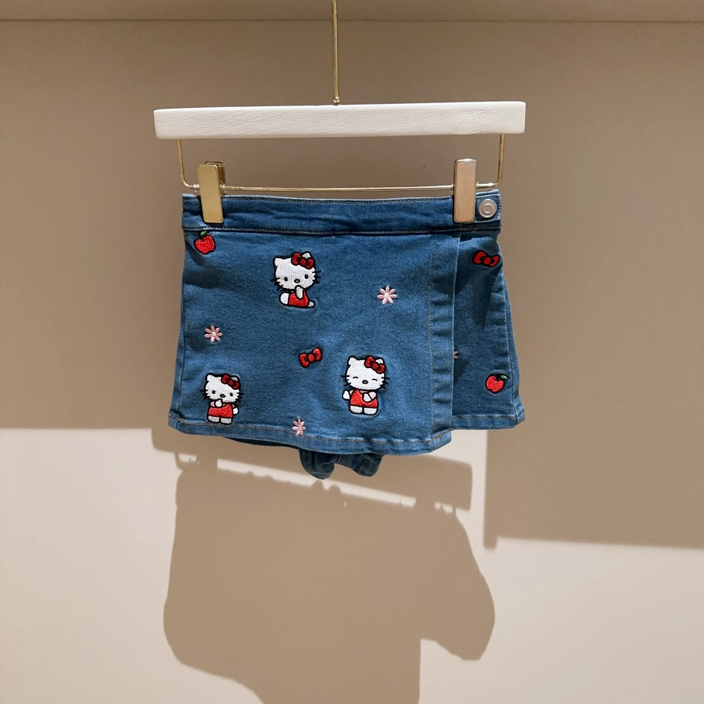 4-12出口女童刺绣KT花朵蝴蝶结牛仔短款裙裤,童装/婴儿装/亲子装,裤子,淘宝优惠券,粉丝福利购,淘宝优惠卷