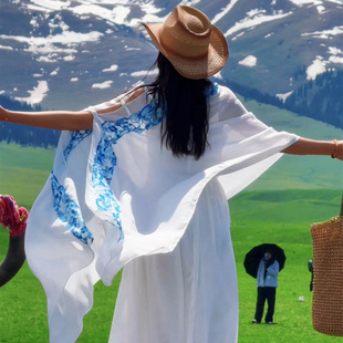 宫佩cocoa小苏新疆草原沙漠拍照旅游穿搭外搭女民族风防晒披肩