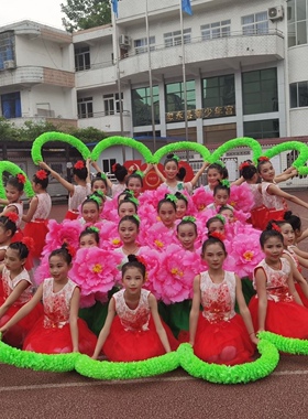 阳光下的花朵舞蹈绿色半圆形花环儿童表演牡丹花成人广场舞道具