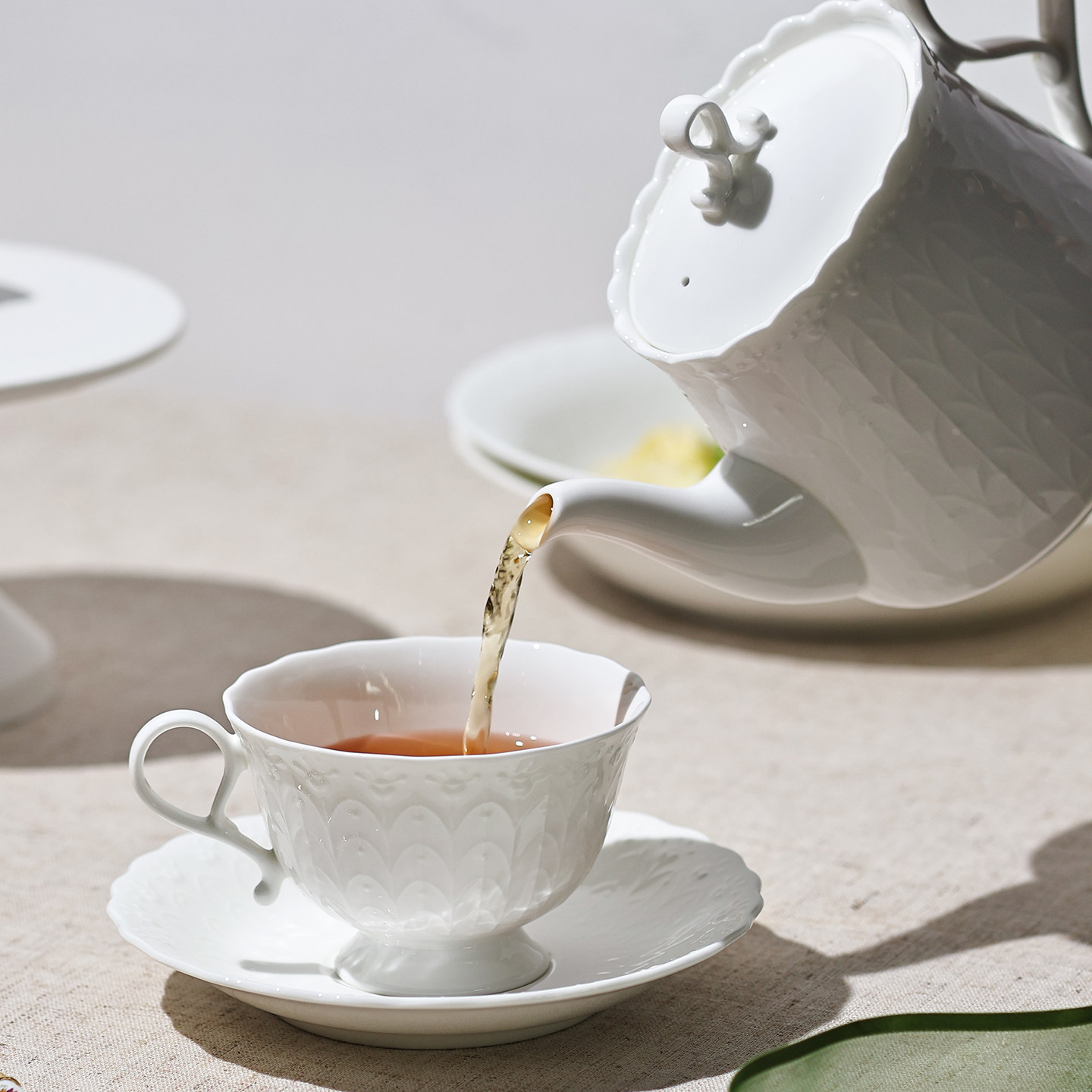 Narumi鸣海骨瓷丝绸白咖啡杯碟