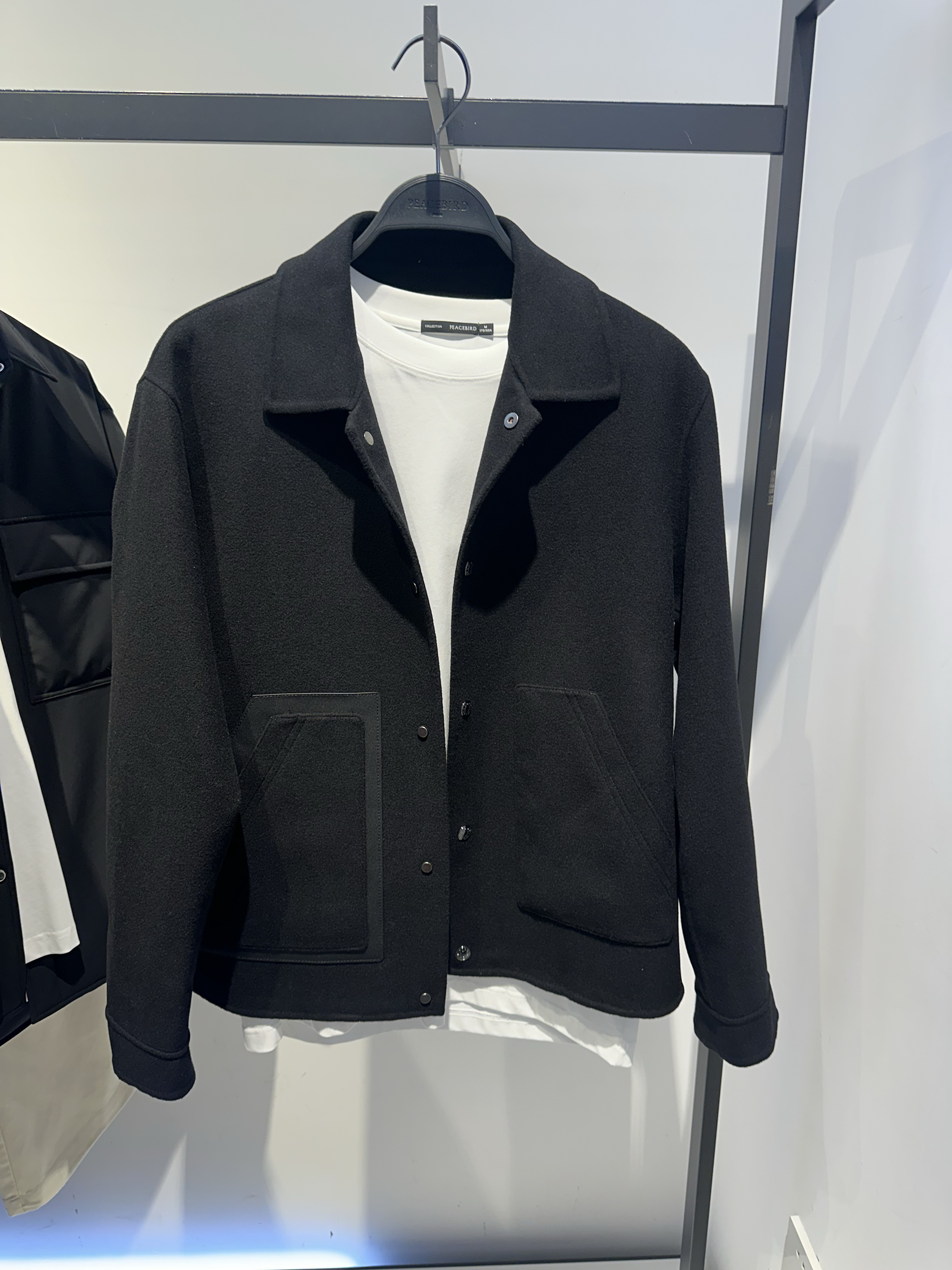 B1BCE4211 太平鸟男装2024年冬季新款黑色休闲翻领双面呢夹克外套