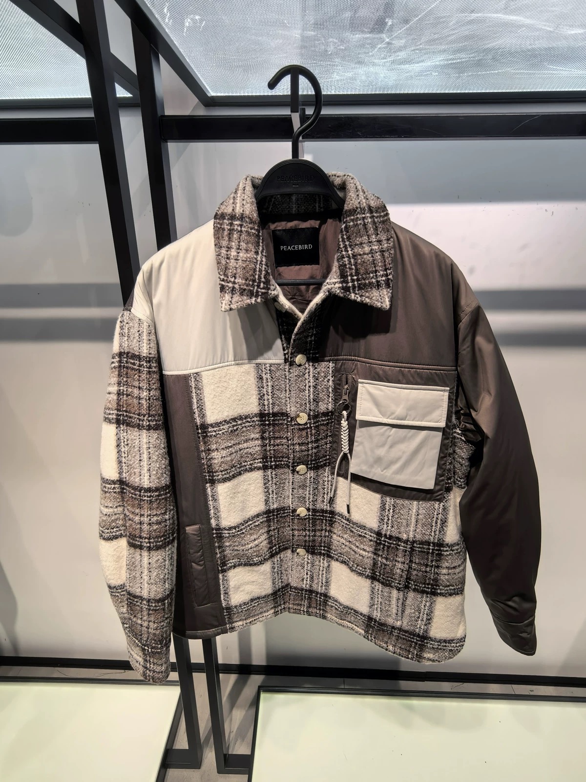 B1ACE4374 太平鸟男装冬季新款撞色格子时尚宽松休闲保暖厚羽绒服