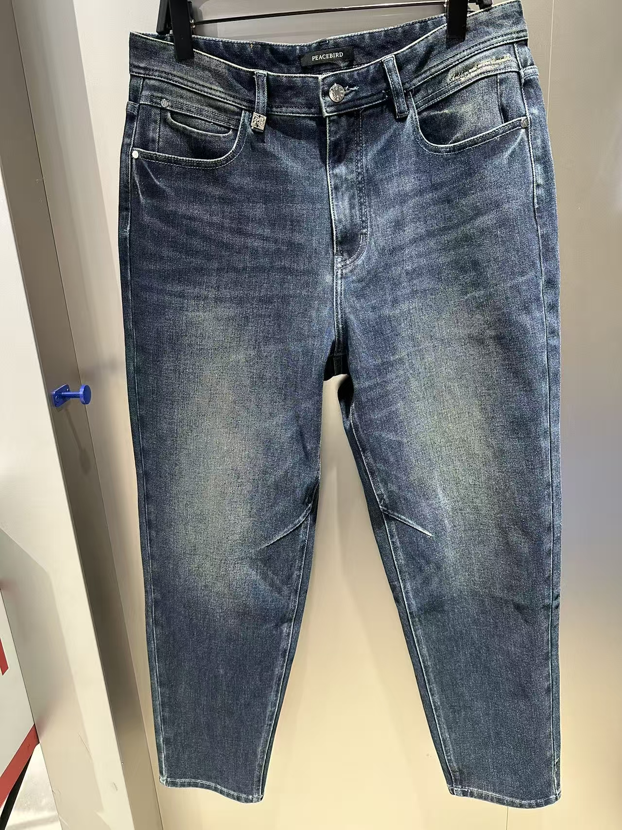 B1HAE4194 太平鸟男装冬季新款蓝色时尚休闲百搭经典锥版牛仔长裤