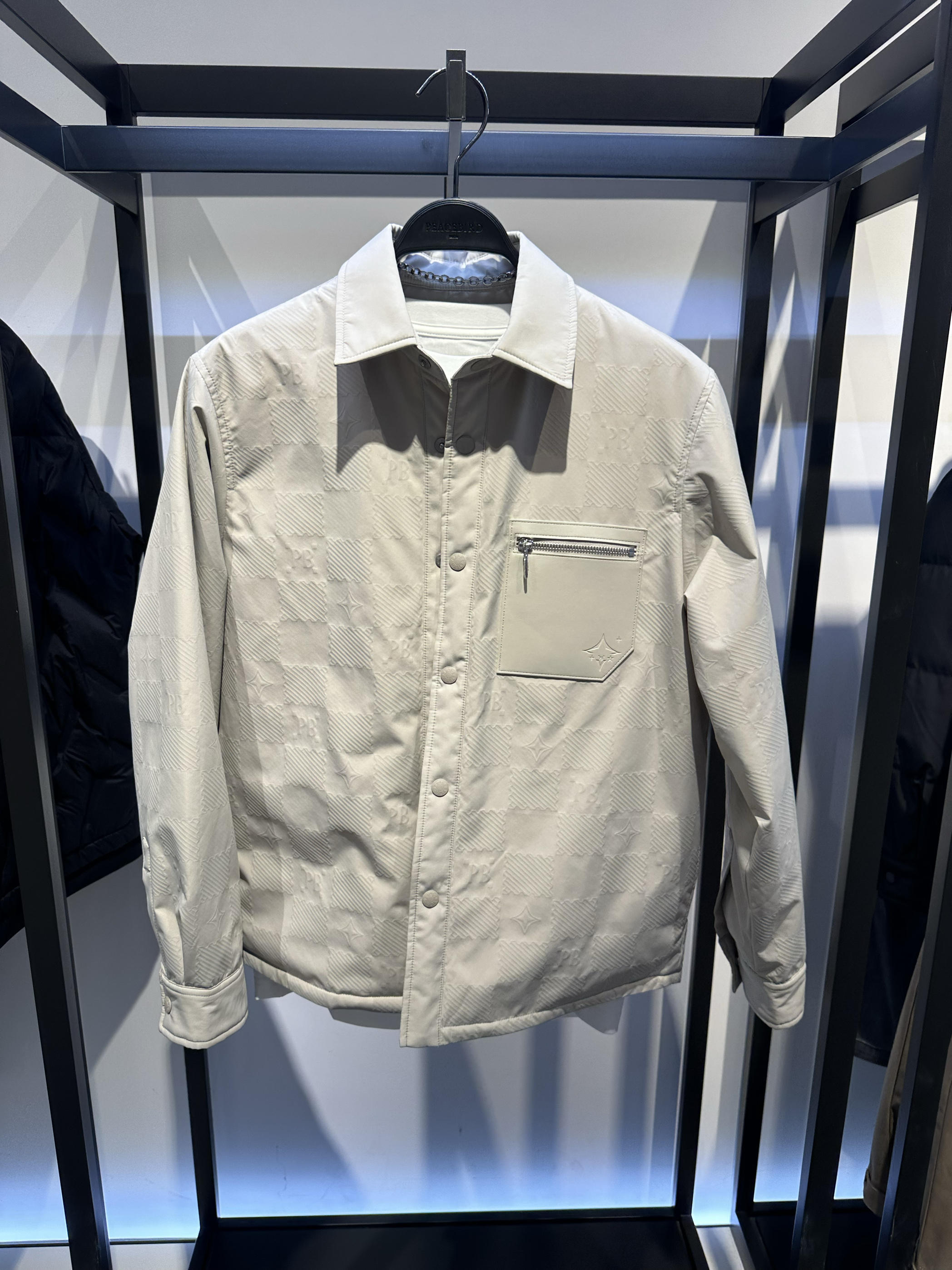 B1ACE4225 太平鸟男装2024年冬季新款浅卡其翻领宽松羽绒服外套潮