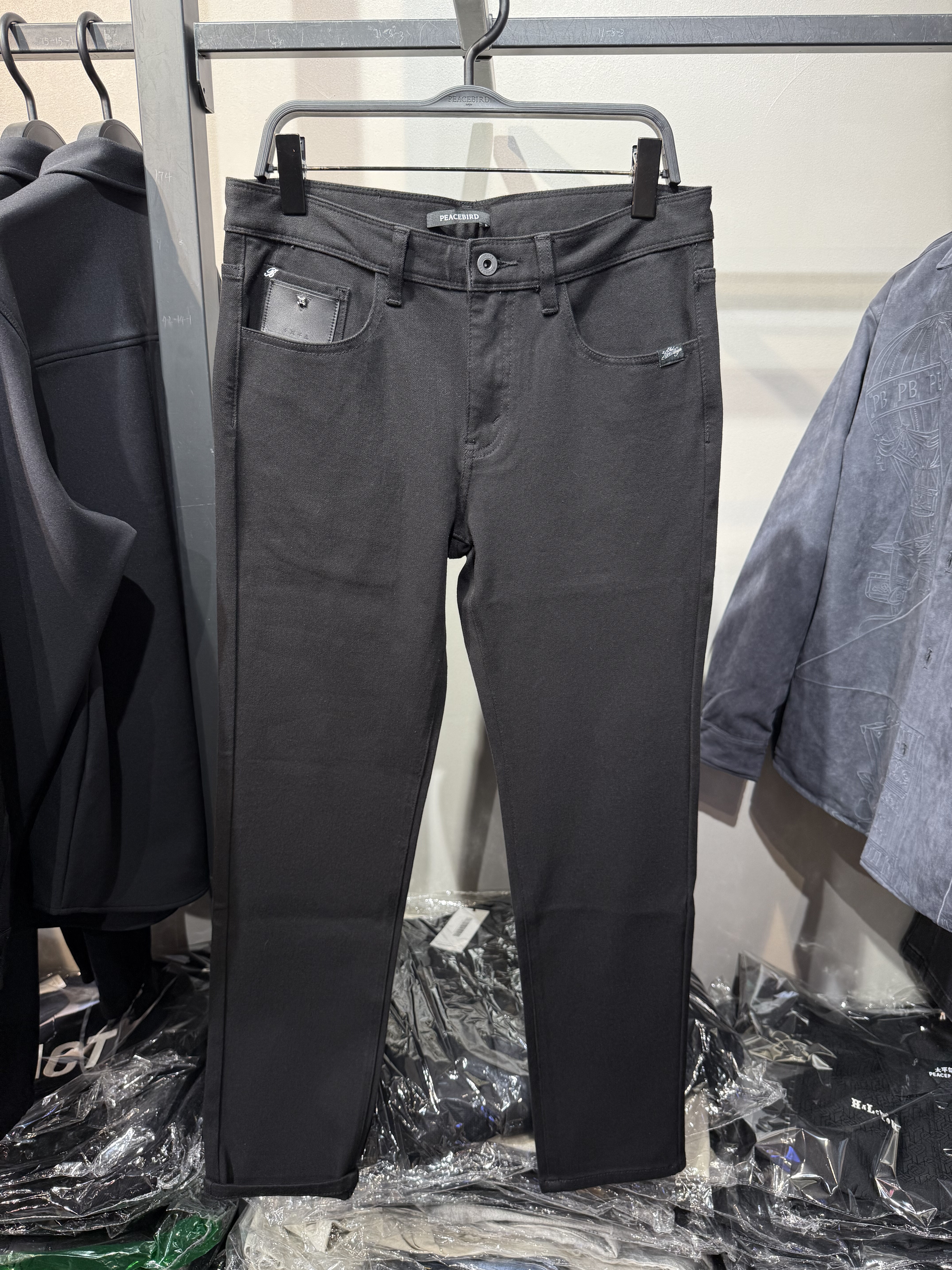 B2HAD4197 太平鸟男装冬季新款黑色休闲百搭修身紧身显瘦牛仔裤潮