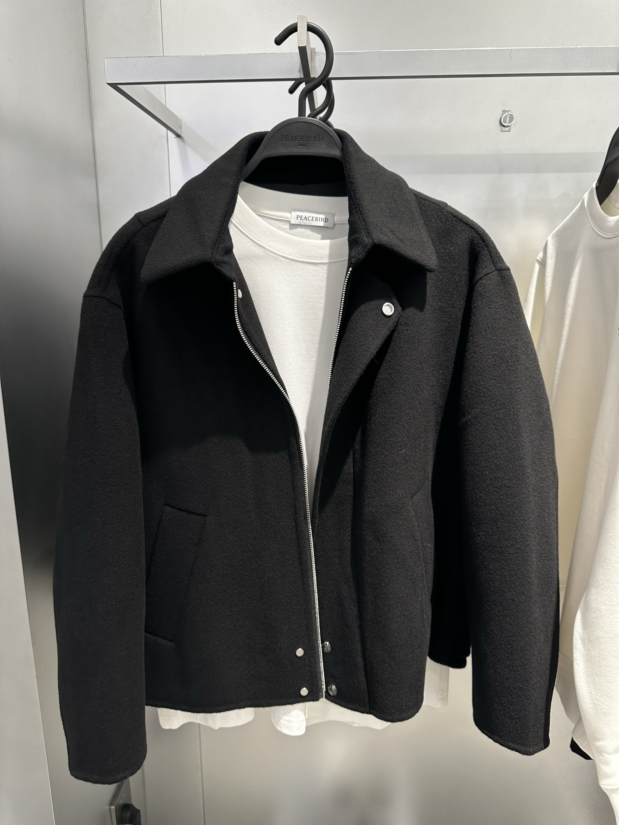 B1BCE4314 太平鸟男装2024冬季新款黑色落肩宽松短款羊毛夹克外套