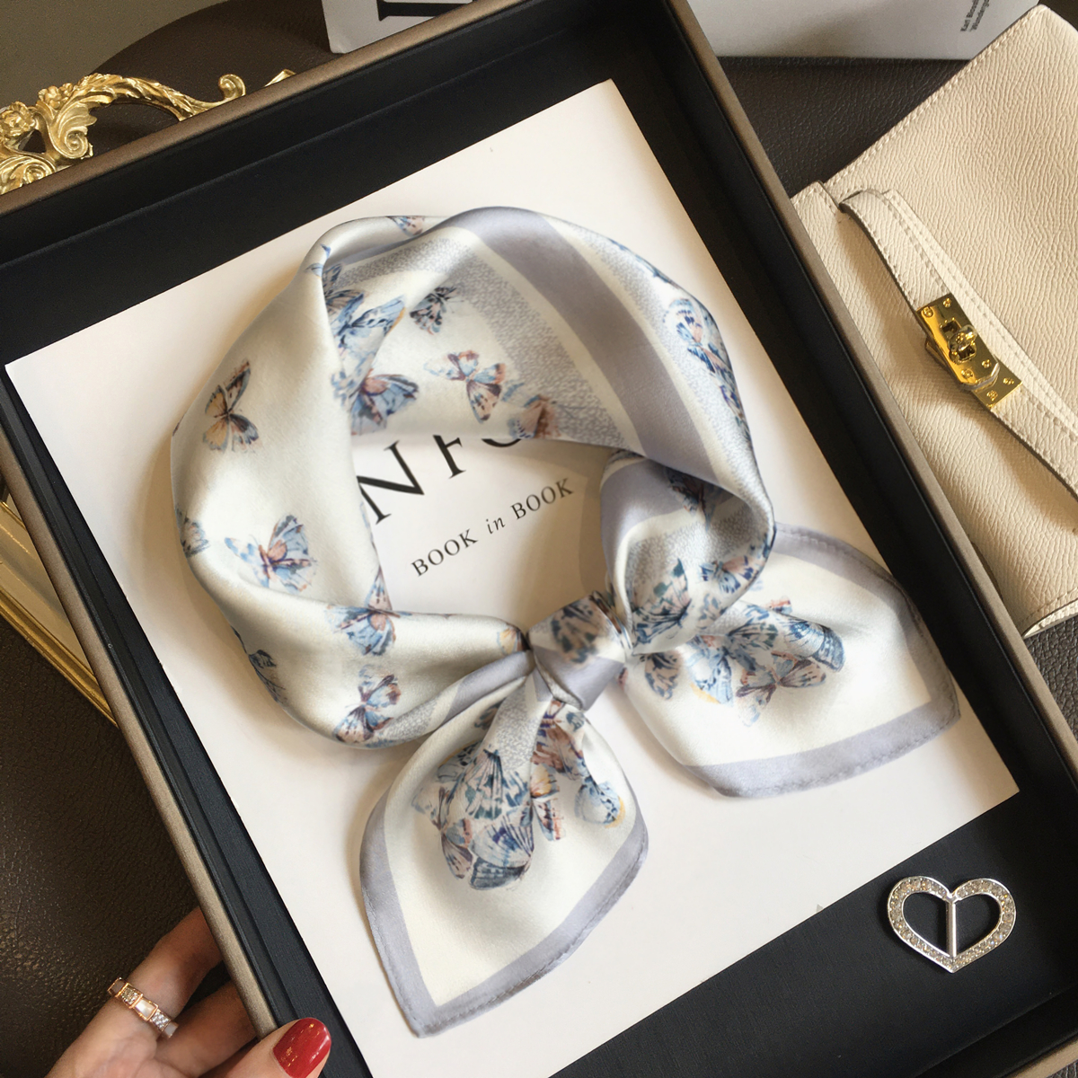 2025秋季百搭秋日蝴蝶100%桑蚕丝围巾真丝丝巾女领巾53cm小方巾