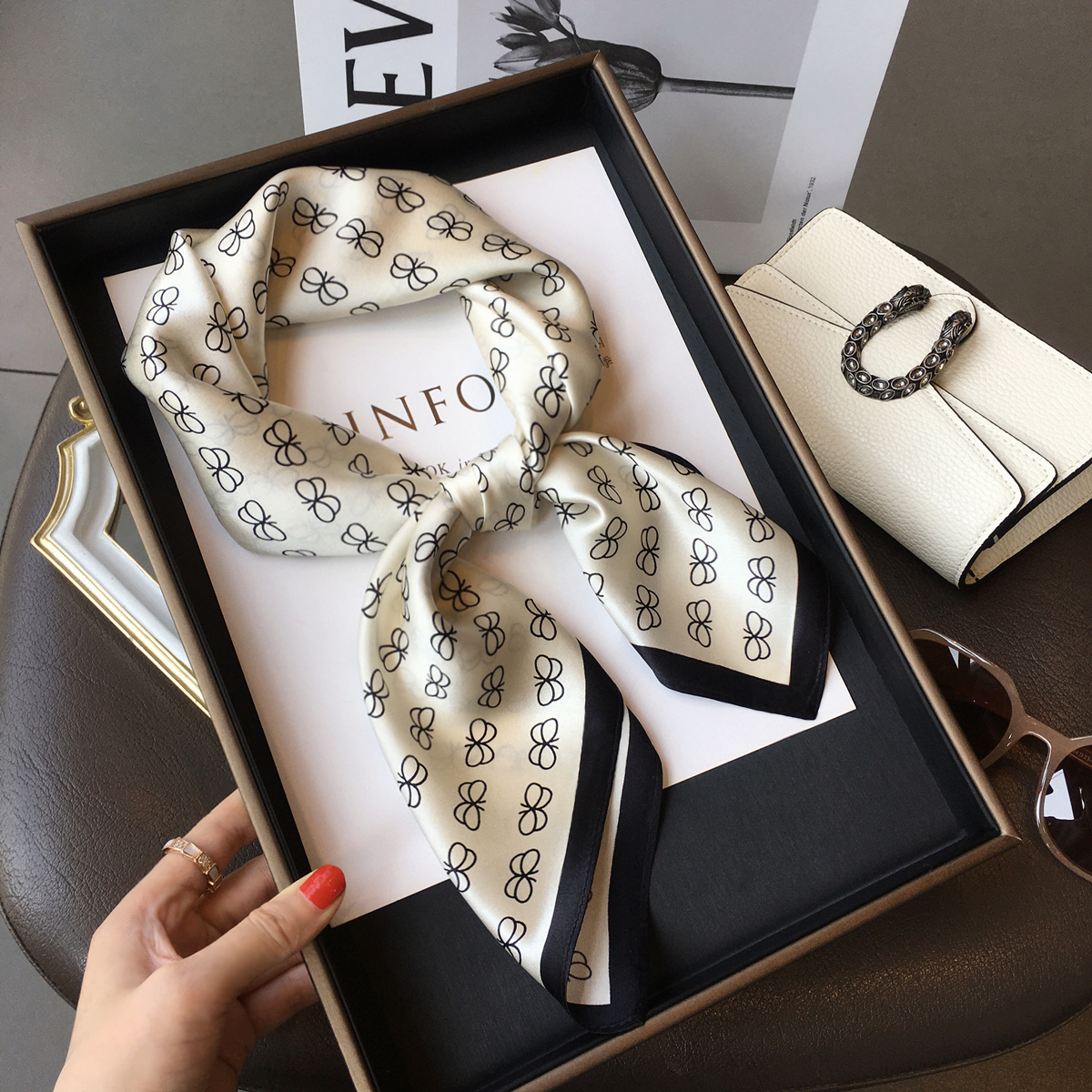 素描蝴蝶真丝丝巾领巾70cm方巾