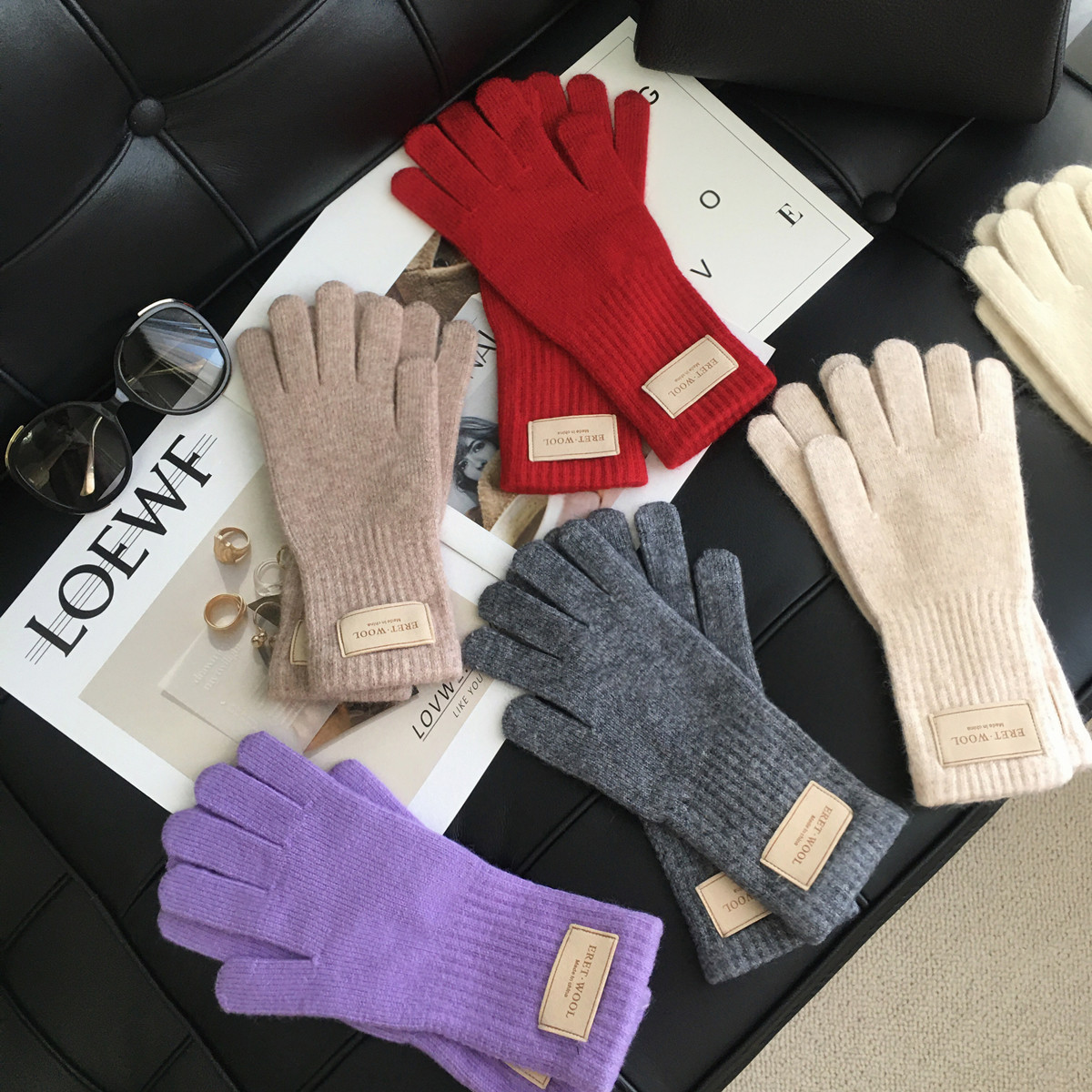 小溜家 12月9日新品上架 皮标设计冬季百搭羊毛+兔绒保暖手套,服饰配件/皮带/帽子/围巾,手套,淘宝优惠券,粉丝福利购,淘宝优惠卷