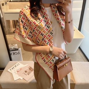 杭州丝绸女春季 字母围巾14姆米真丝大方巾100%桑蚕丝丝巾 百搭经典