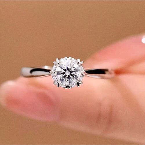 其他女银经典围镶戒指莫桑石饰品
