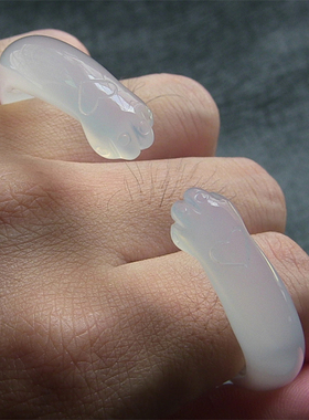 天然巴西玛瑙手镯/秀细加厚款/巧雕猫爪/白月光玉髓/强荧光2220