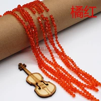 Около 100 апельсиновых красных