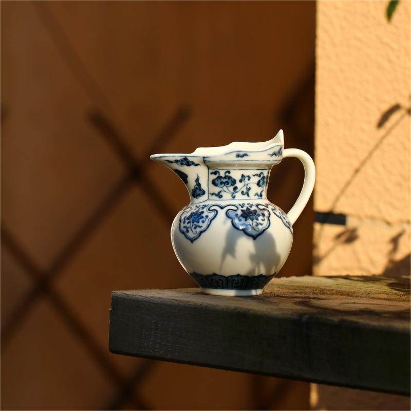 山茗煮意景德镇铖瓷窑青花灵芝如意纹僧帽公道杯柴窑公道杯系列