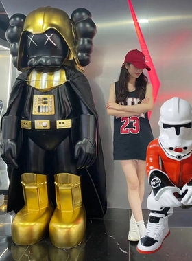 潮流黑武士星际猿暴风白兵kaws网红雕塑商场店铺酒吧装饰大型摆件