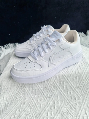 李宁浮舟板鞋女鞋2025新款官方正品低帮休闲鞋白色低帮运动小白鞋