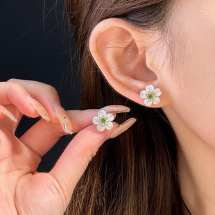 s925白贝母危料翡翠绿花朵耳钉纯银少女温柔精致气质款 耳饰女流苏