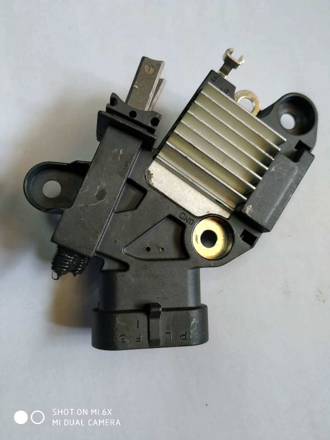 5l宝骏330560610630730/1.5新卡1.8发电机调节器