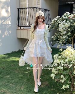 妃子笑2026新款女修身显瘦不规则蕾丝边碎花吊带连衣裙+针织开衫