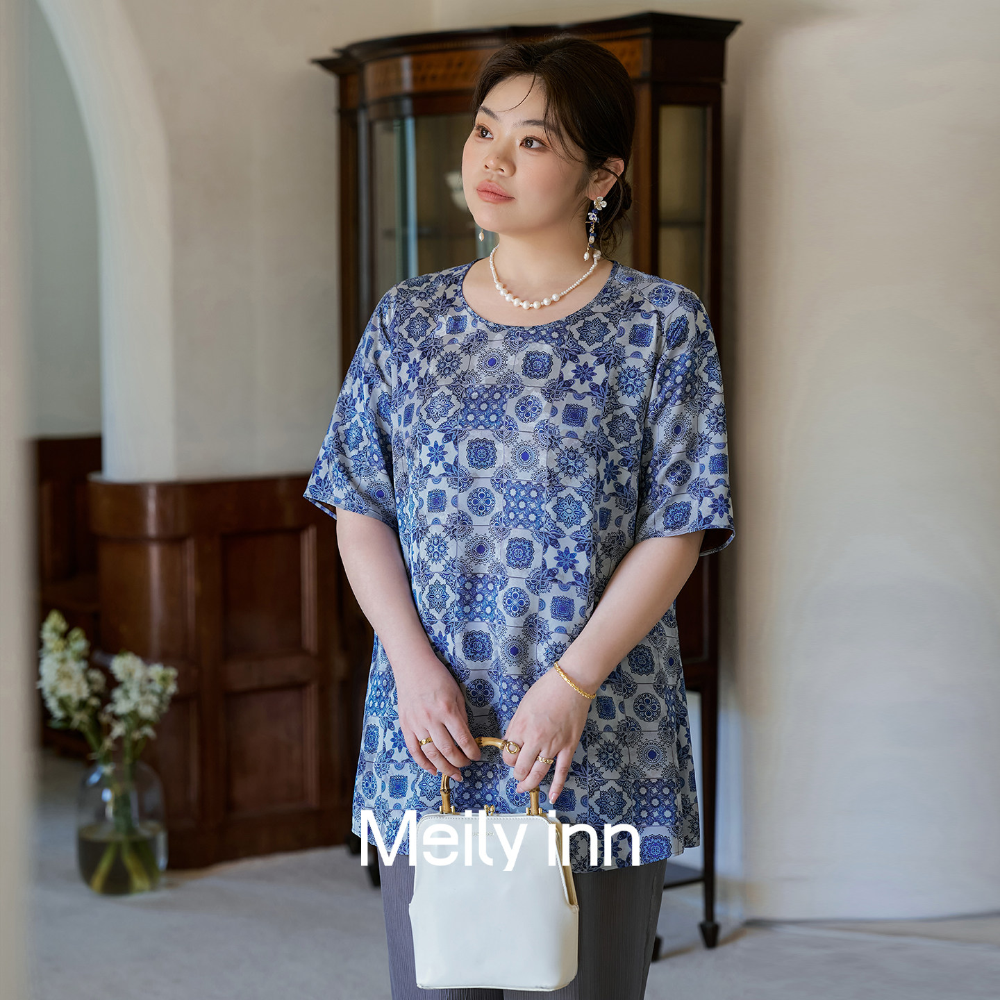美丽客栈2025大码蓝色圆领印花衬衫女宽松慵女士黑色宽松慵懒衬衫