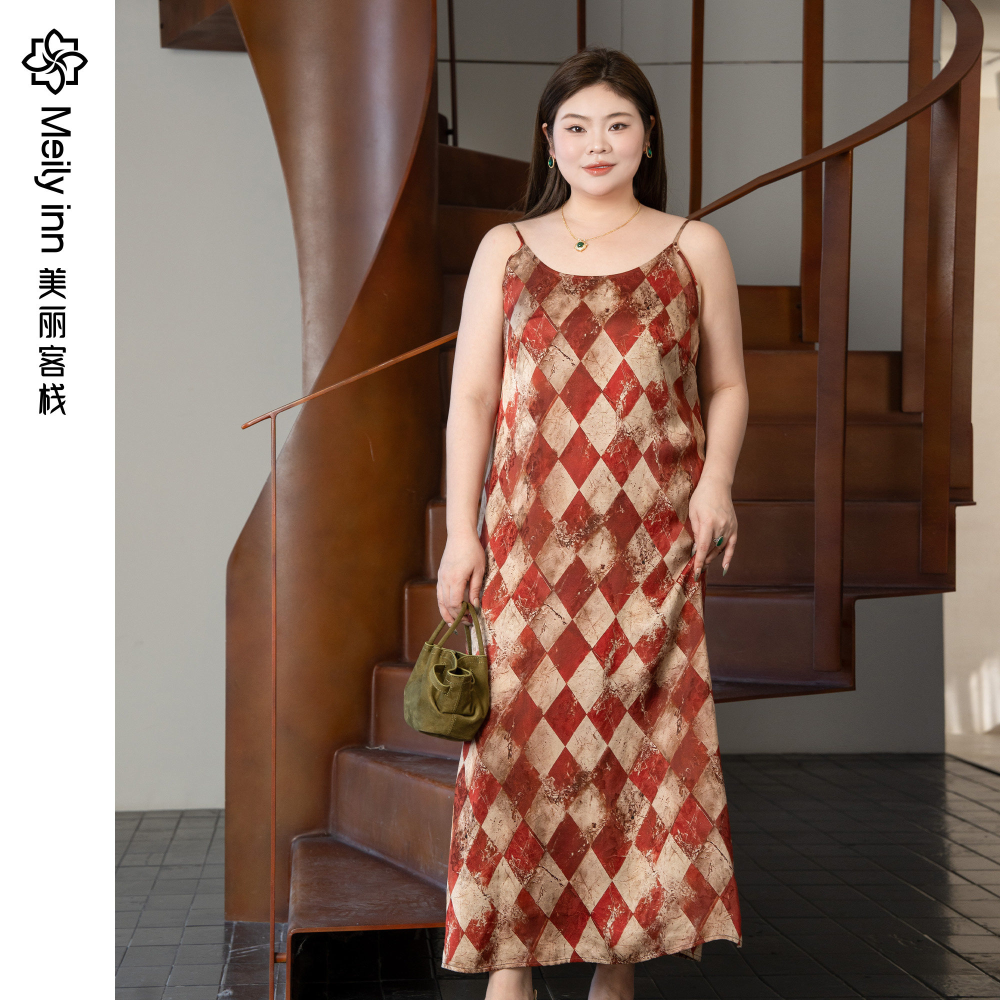 美丽客栈原创高端大码女装胖mm200斤加肥加大人丝吊带无袖连衣裙