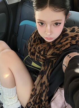 博主同款复古豹纹千禧风丝巾印花氛围感薄款围巾冬季女款披肩围脖