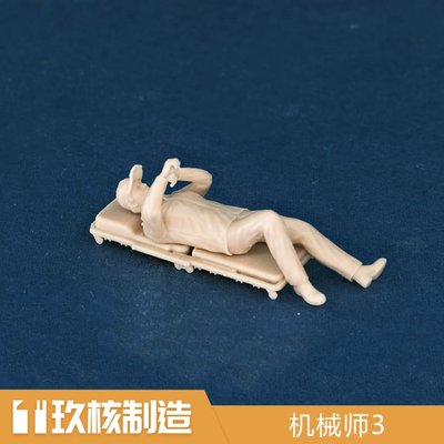 玖核制造 1/64机械师汽车维修师傅地盘检测工换机油白模人偶