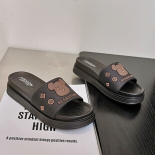 简约素面可爱卡通熊一字凉拖女2026年夏季 软底防滑外穿通勤懒人拖