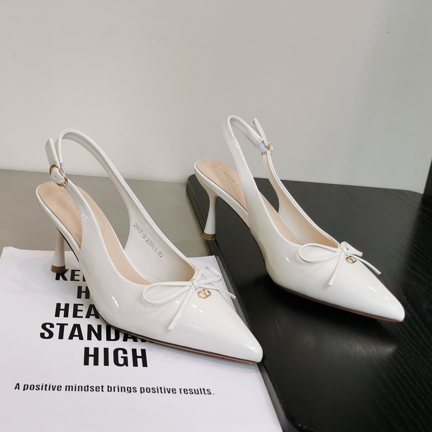 漆皮蝴蝶结尖头后空女鞋2026夏季新款7cm 高跟绝美极简高级感凉鞋