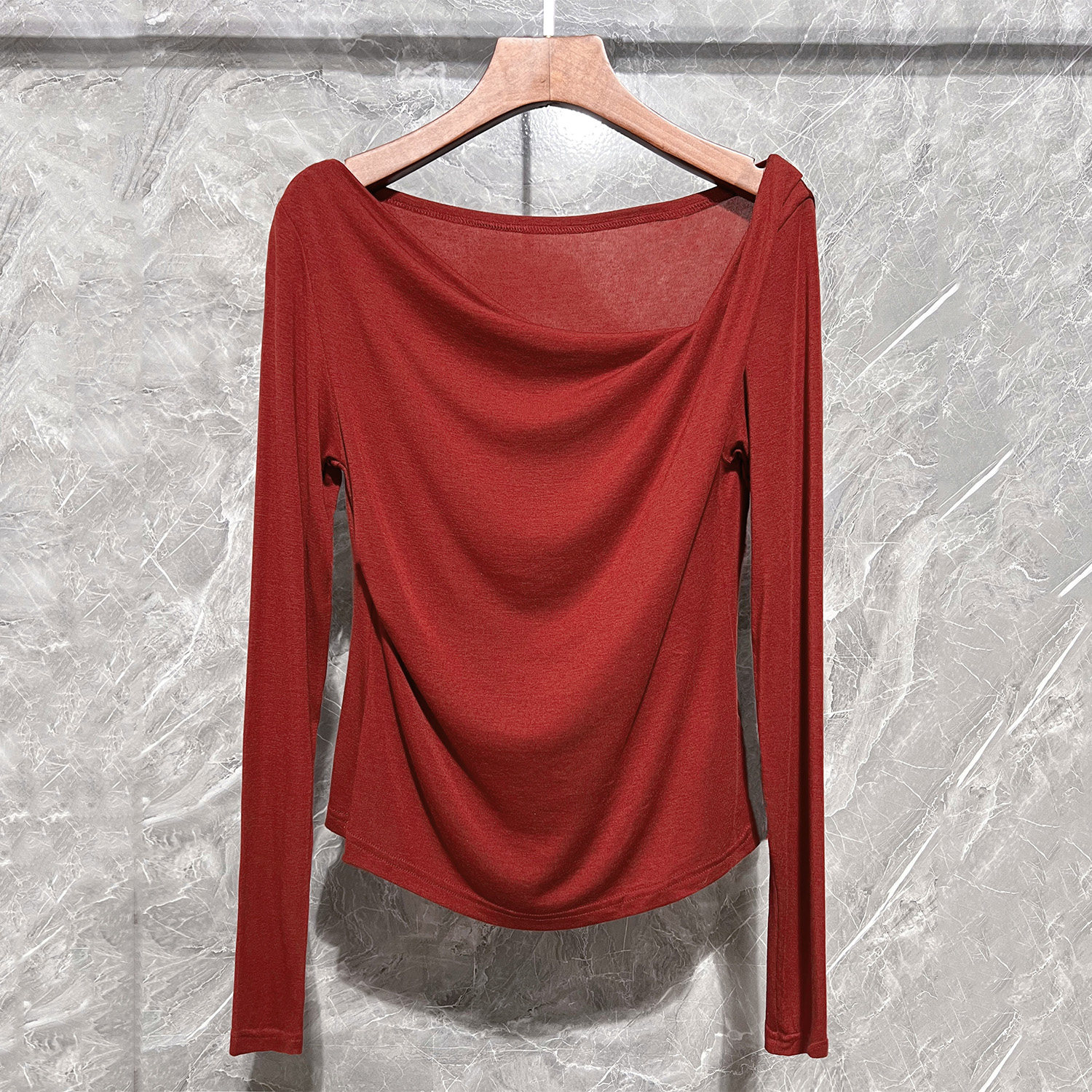 修身显瘦纯色设计感斜领百搭薄款T恤上衣女秋羊毛弹力长袖打底衫,女装/女士精品,T恤,淘宝优惠券,粉丝福利购,淘宝优惠卷