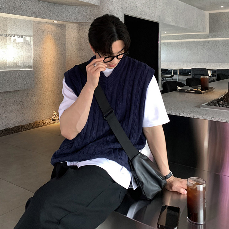 韩国东大门代购ins潮流麻花V领针织马甲男休闲百搭叠穿背心毛衣