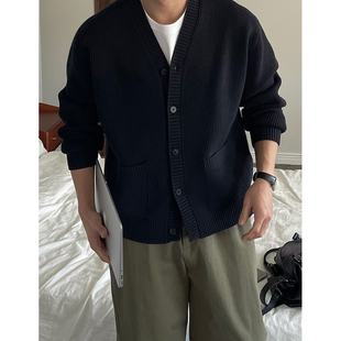 韩国东大门代购LAINE直播时尚双口袋坑条纹理V领针织开衫毛衣男