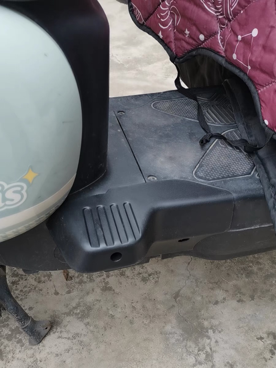 适用于新国标雅迪颜可DM120台铃萌曼电动车全外壳塑料脚蹬后搁脚