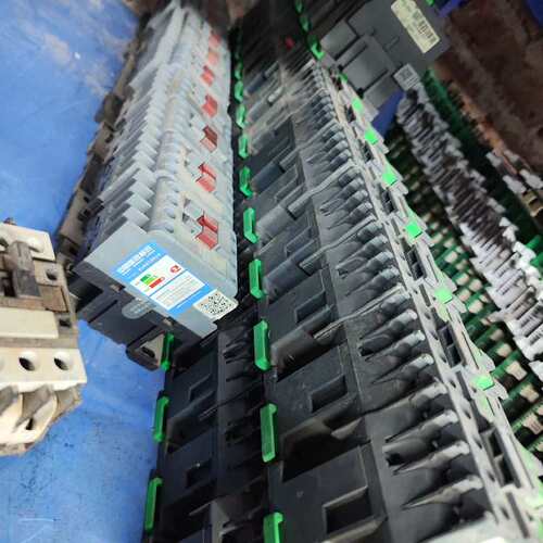 议价交流接触器LC1E0910，30多个，每个15元，5个